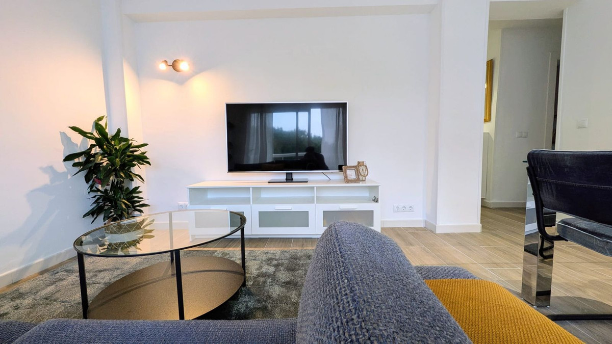 3 Bed Apartment for sale in Fuengirola Costa Del Sol, Málaga, Spain