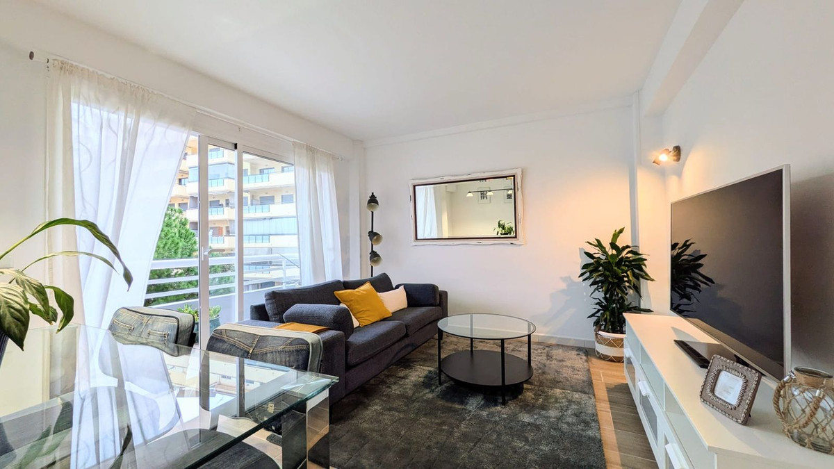 3 Bed Apartment for sale in Fuengirola Costa Del Sol, Málaga, Spain