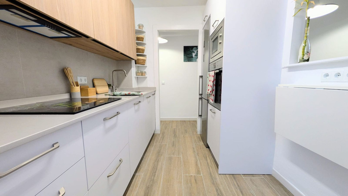 3 Bed Apartment for sale in Fuengirola Costa Del Sol, Málaga, Spain