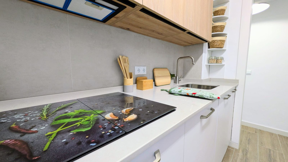 3 Bed Apartment for sale in Fuengirola Costa Del Sol, Málaga, Spain