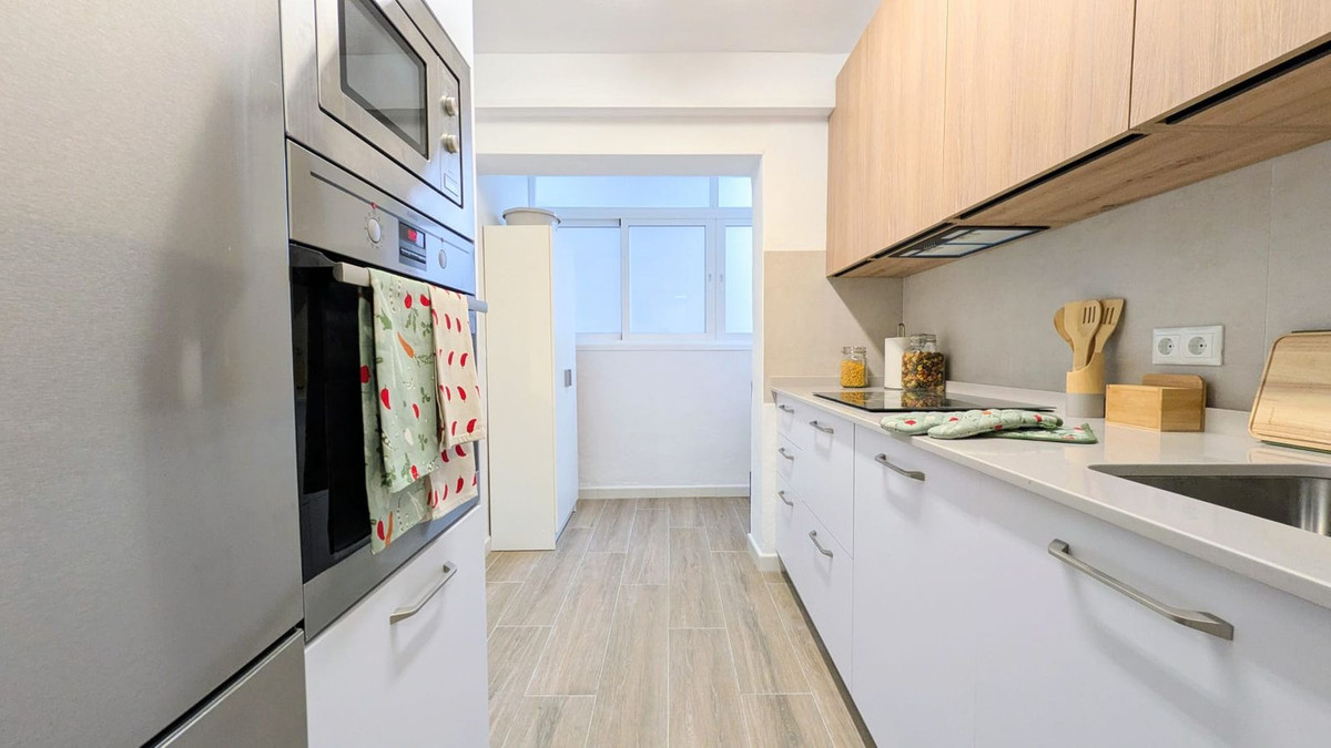 3 Bed Apartment for sale in Fuengirola Costa Del Sol, Málaga, Spain