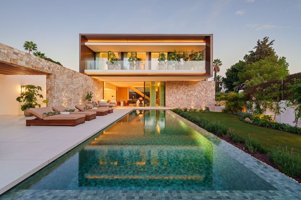 Se vende Villa - Chalet de 5 dormitorios en Costa Del Sol, Málaga, España