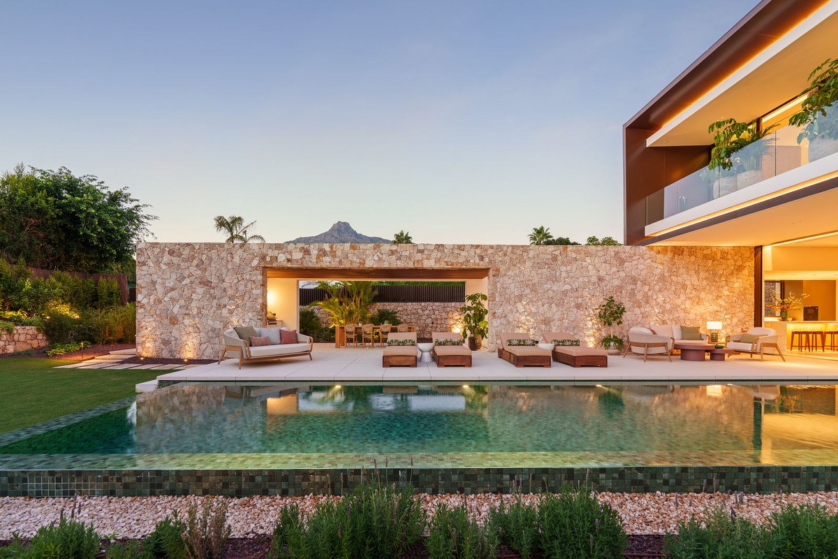 Se vende Villa - Chalet de 5 dormitorios en Costa Del Sol, Málaga, España