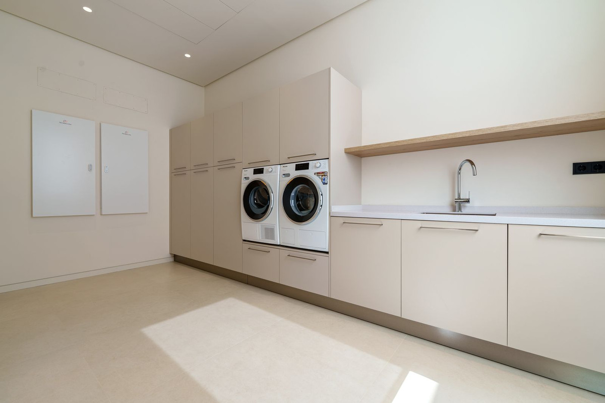 Se vende Villa - Chalet de 5 dormitorios en Costa Del Sol, Málaga, España
