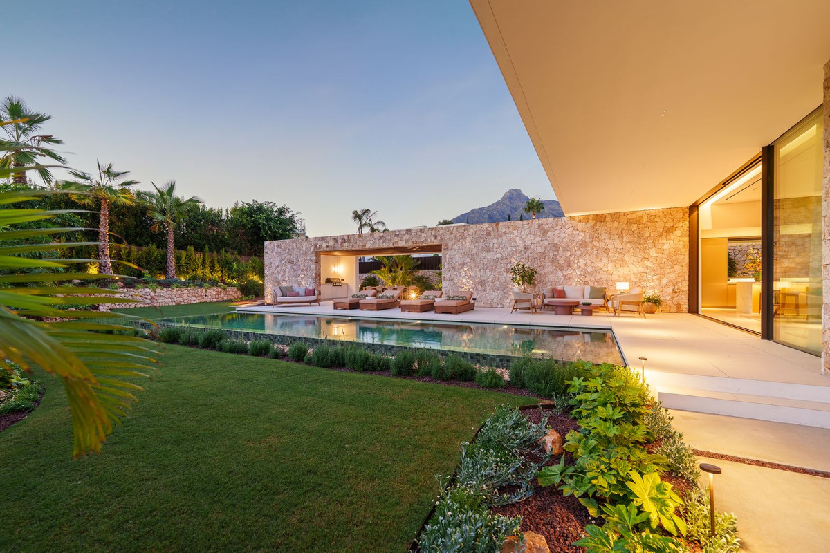 Se vende Villa - Chalet de 5 dormitorios en Costa Del Sol, Málaga, España