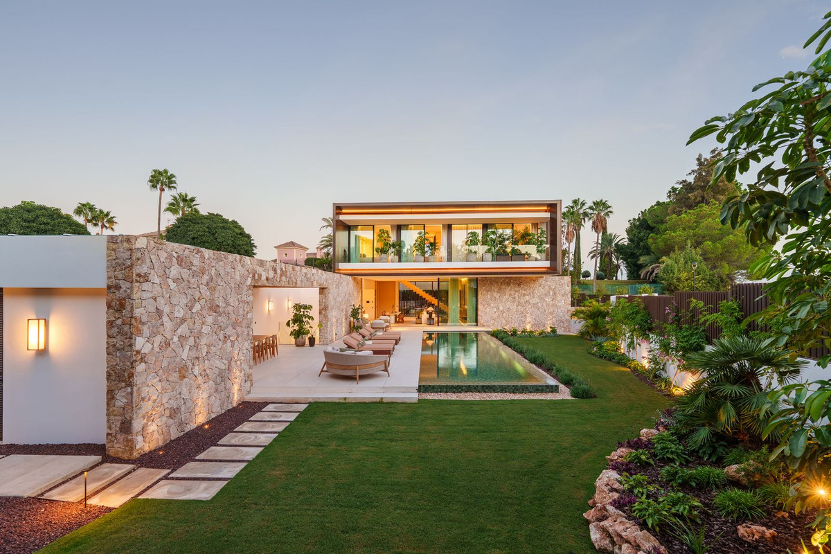 Se vende Villa - Chalet de 5 dormitorios en Costa Del Sol, Málaga, España