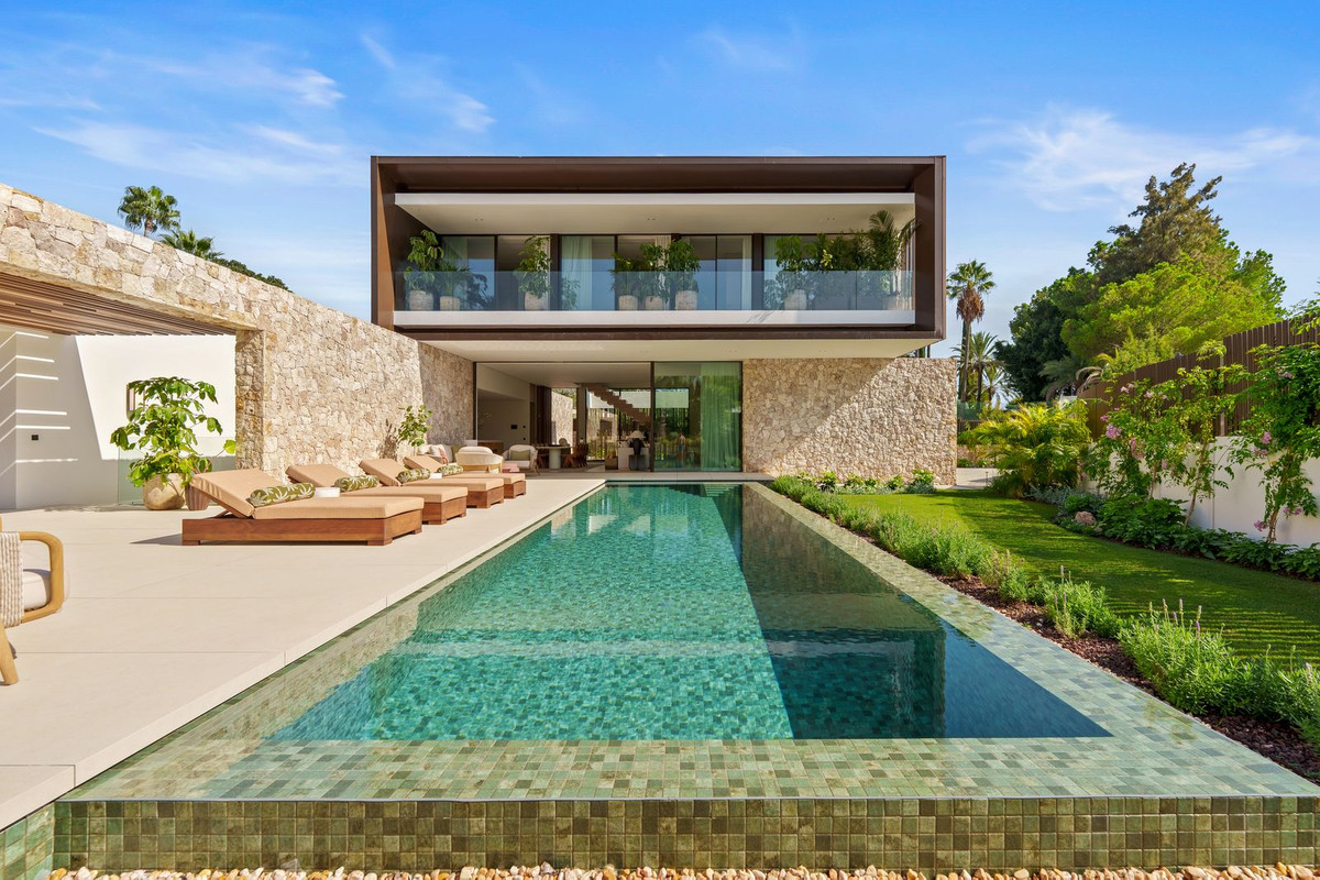 Se vende Villa - Chalet de 5 dormitorios en Costa Del Sol, Málaga, España