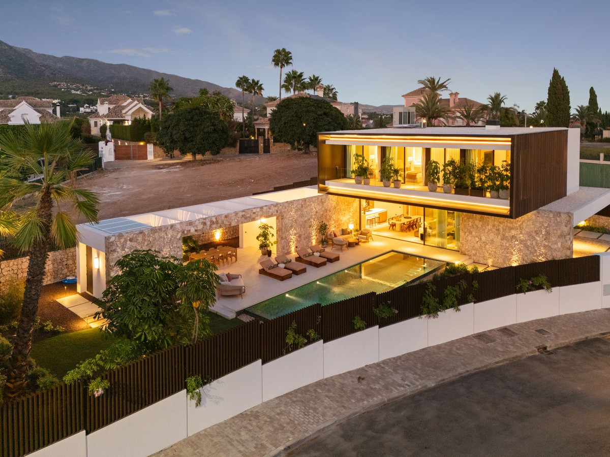 Se vende Villa - Chalet de 5 dormitorios en Costa Del Sol, Málaga, España