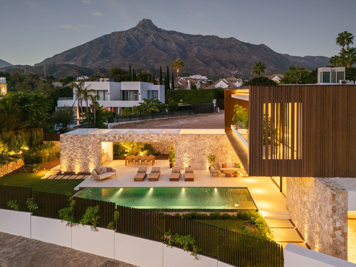 Se vende Villa - Chalet de 5 dormitorios en Costa Del Sol, Málaga, España