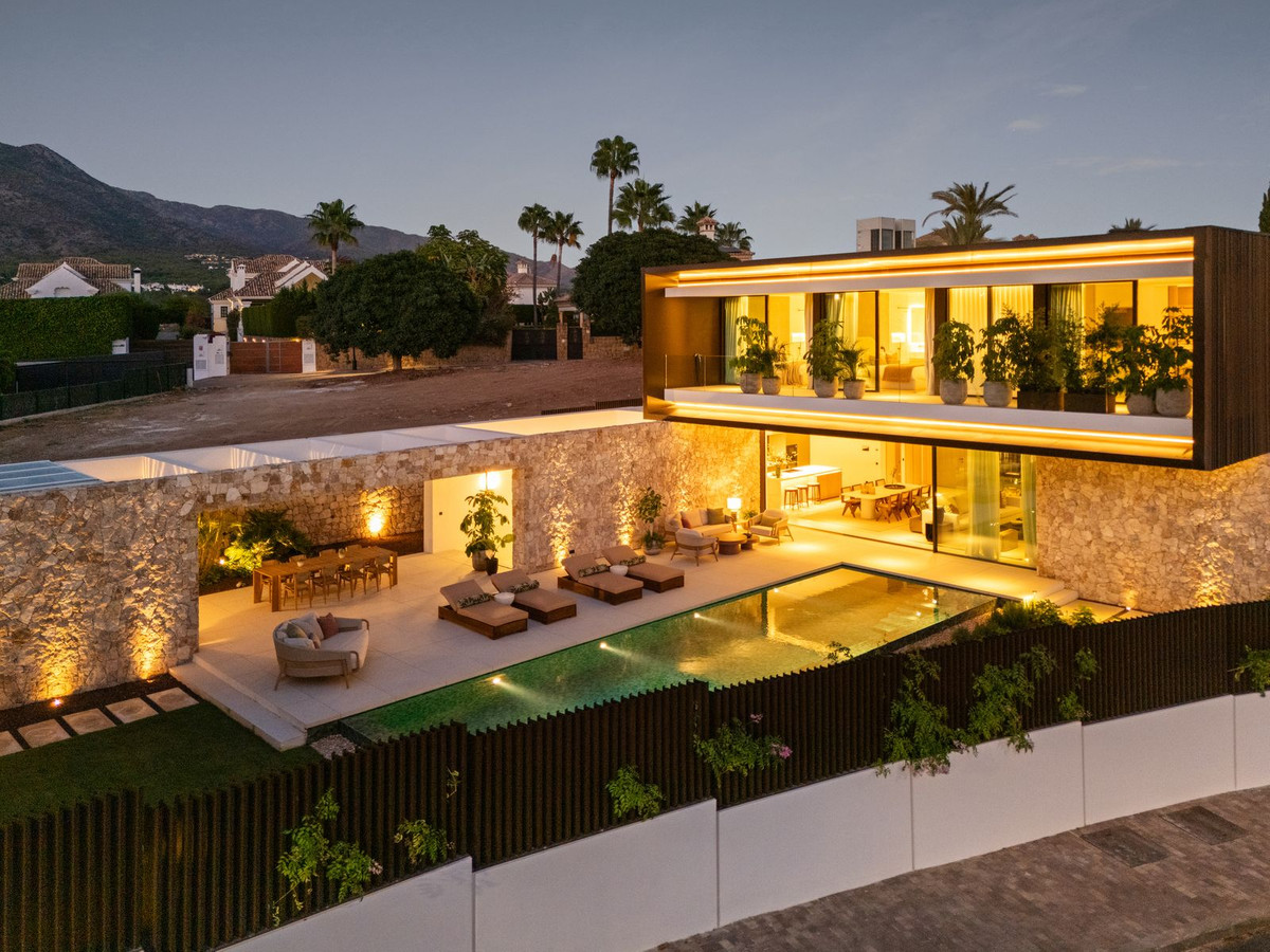 Se vende Villa - Chalet de 5 dormitorios en Costa Del Sol, Málaga, España