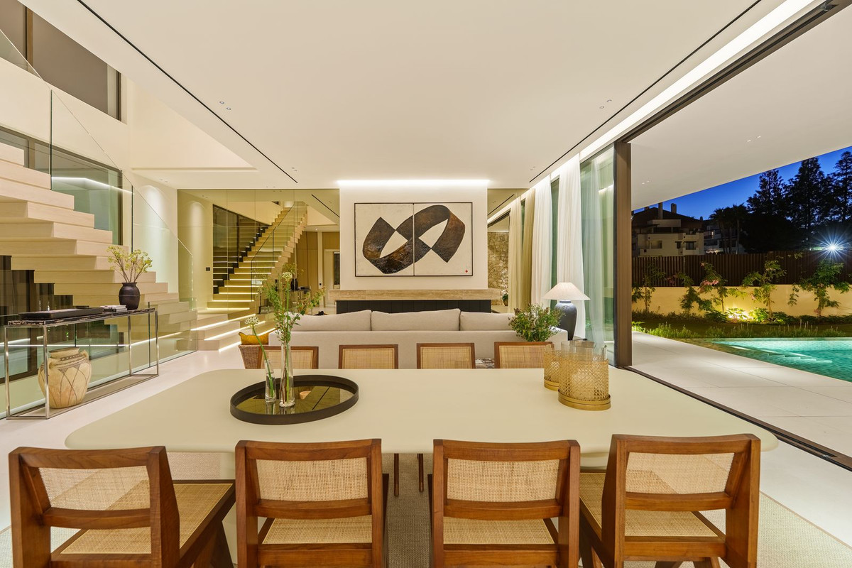 Se vende Villa - Chalet de 5 dormitorios en Costa Del Sol, Málaga, España