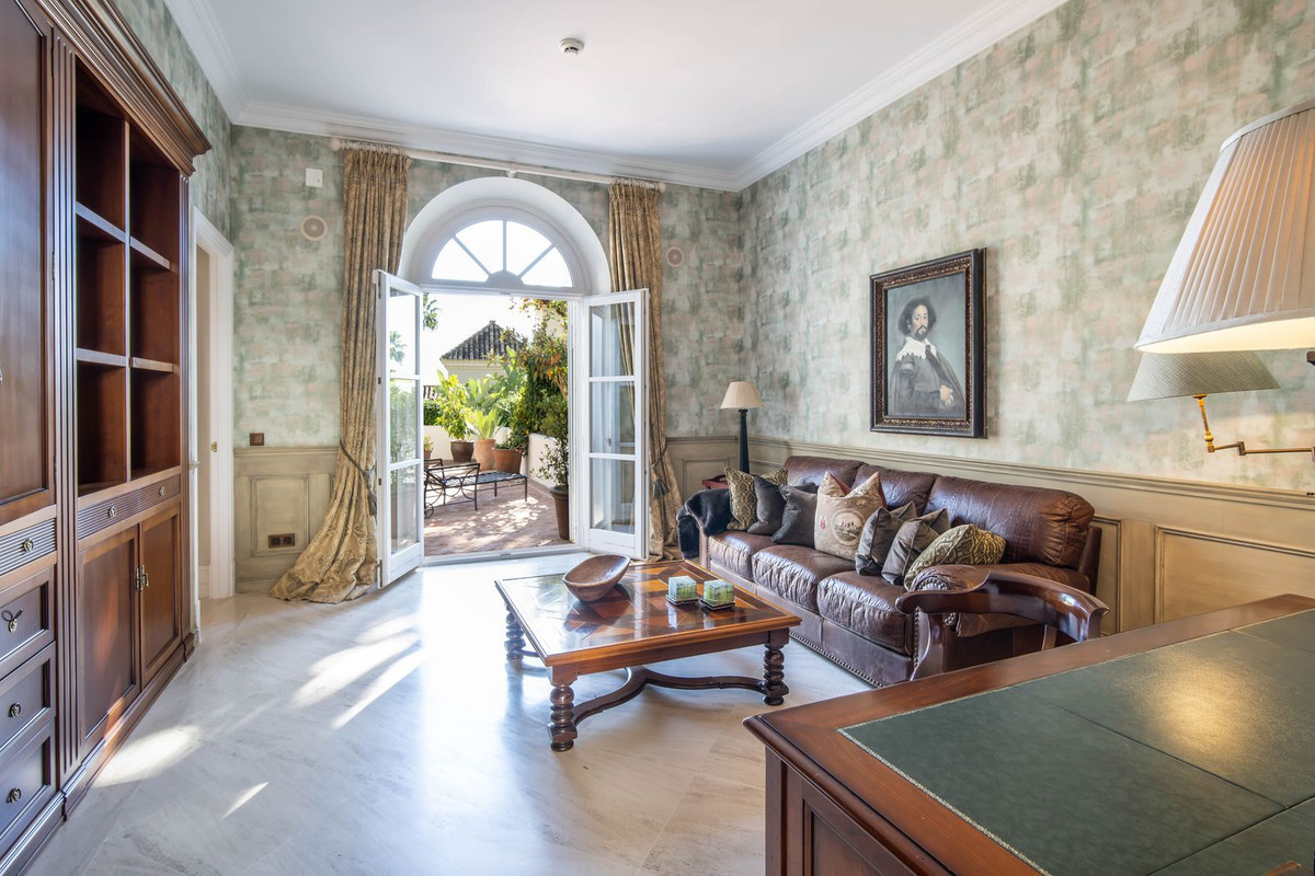 Se vende Villa - Chalet de 5 dormitorios en Costa Del Sol, Málaga, España