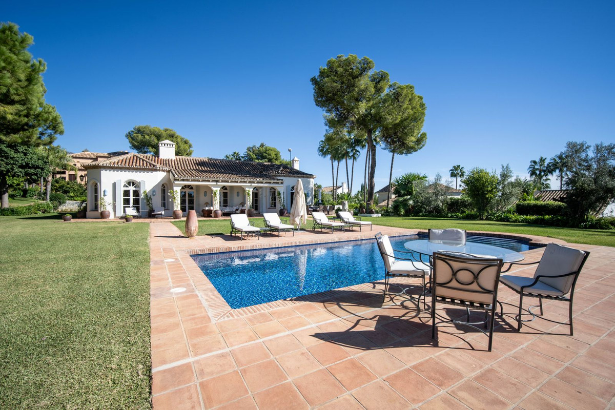 Se vende Villa - Chalet de 5 dormitorios en Costa Del Sol, Málaga, España
