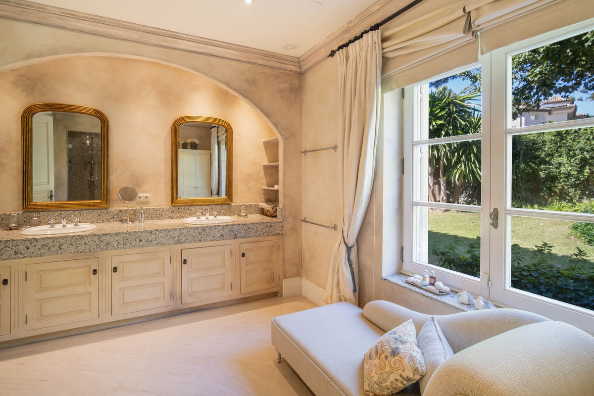 Se vende Villa - Chalet de 5 dormitorios en Costa Del Sol, Málaga, España