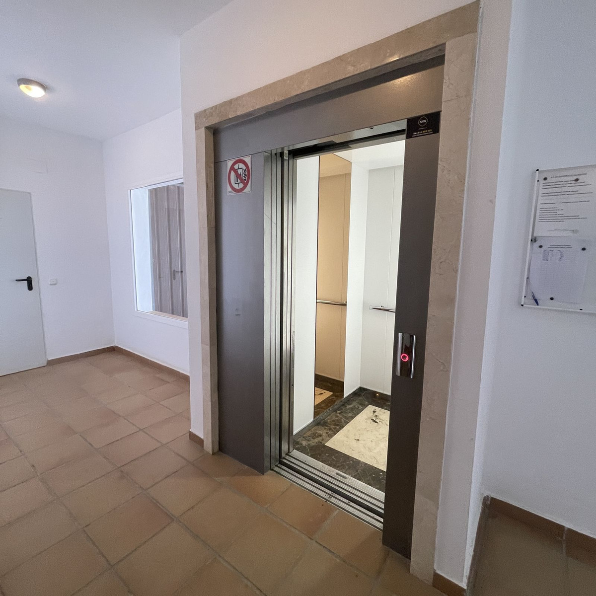 Se vende Apartamento Planta Media de 2 dormitorios en Costa Del Sol, Málaga, España