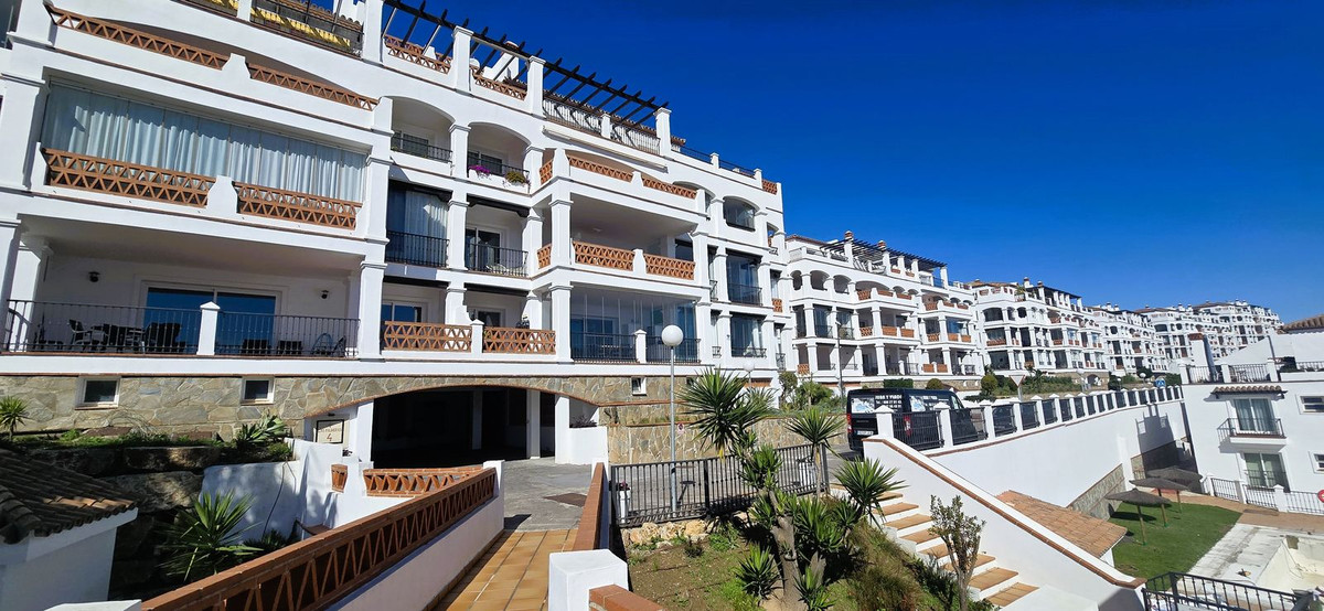 Se vende Apartamento Planta Media de 2 dormitorios en Costa Del Sol, Málaga, España