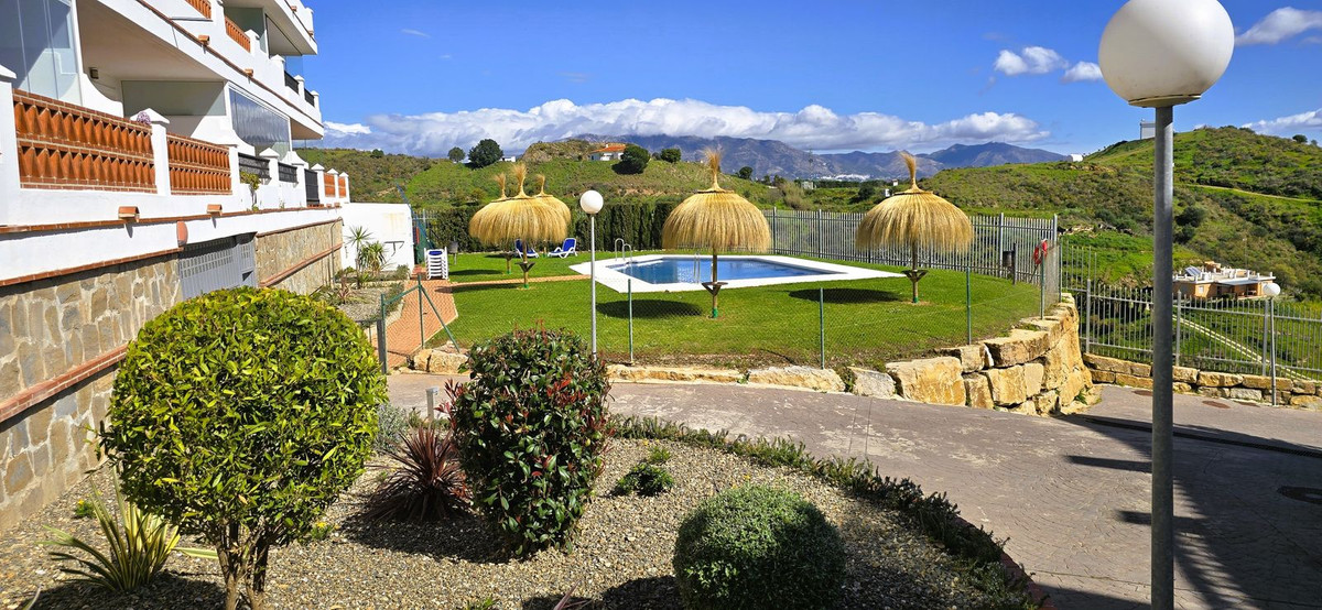 Se vende Apartamento Planta Media de 2 dormitorios en Costa Del Sol, Málaga, España