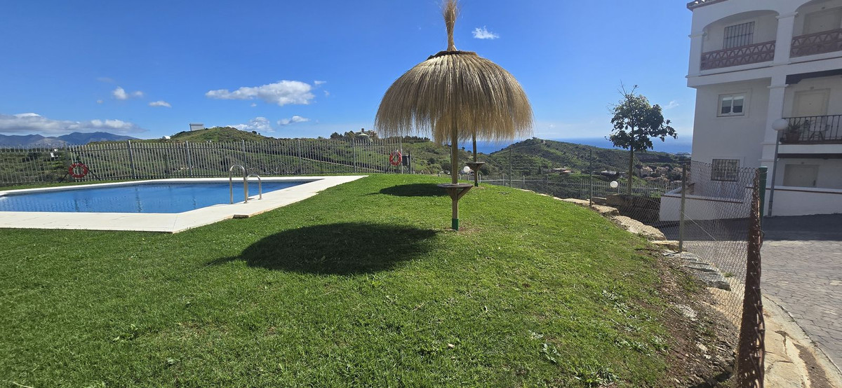 Se vende Apartamento Planta Media de 2 dormitorios en Costa Del Sol, Málaga, España