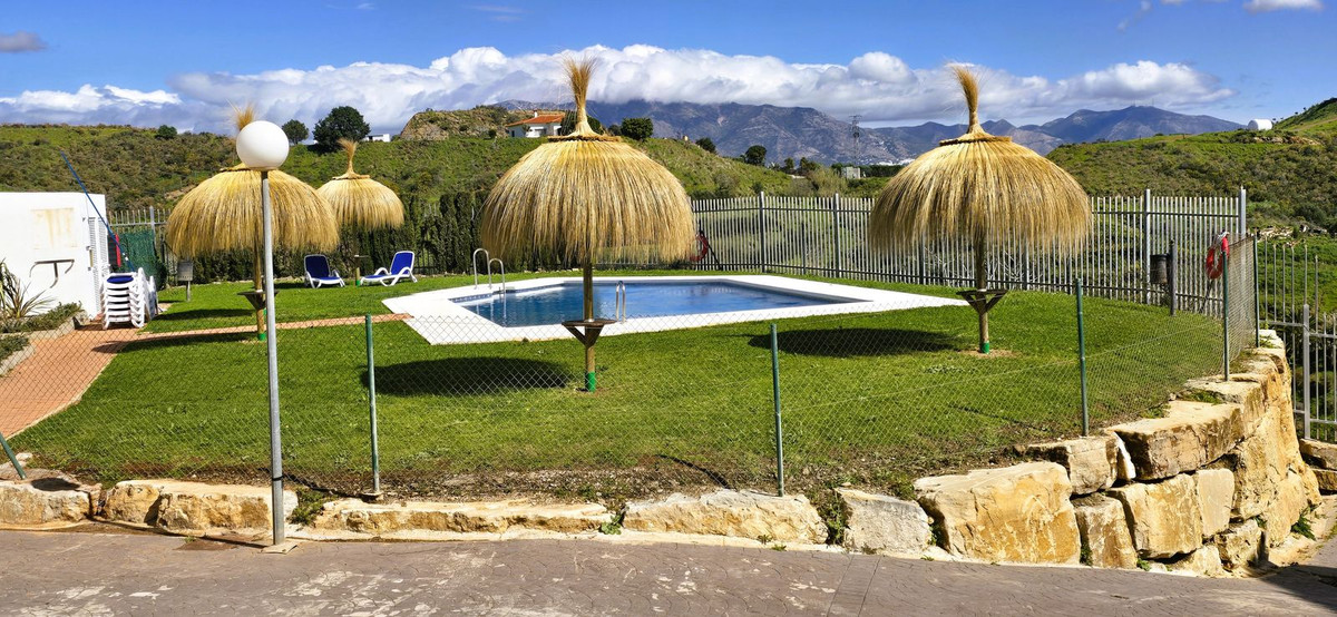 Se vende Apartamento Planta Media de 2 dormitorios en Costa Del Sol, Málaga, España