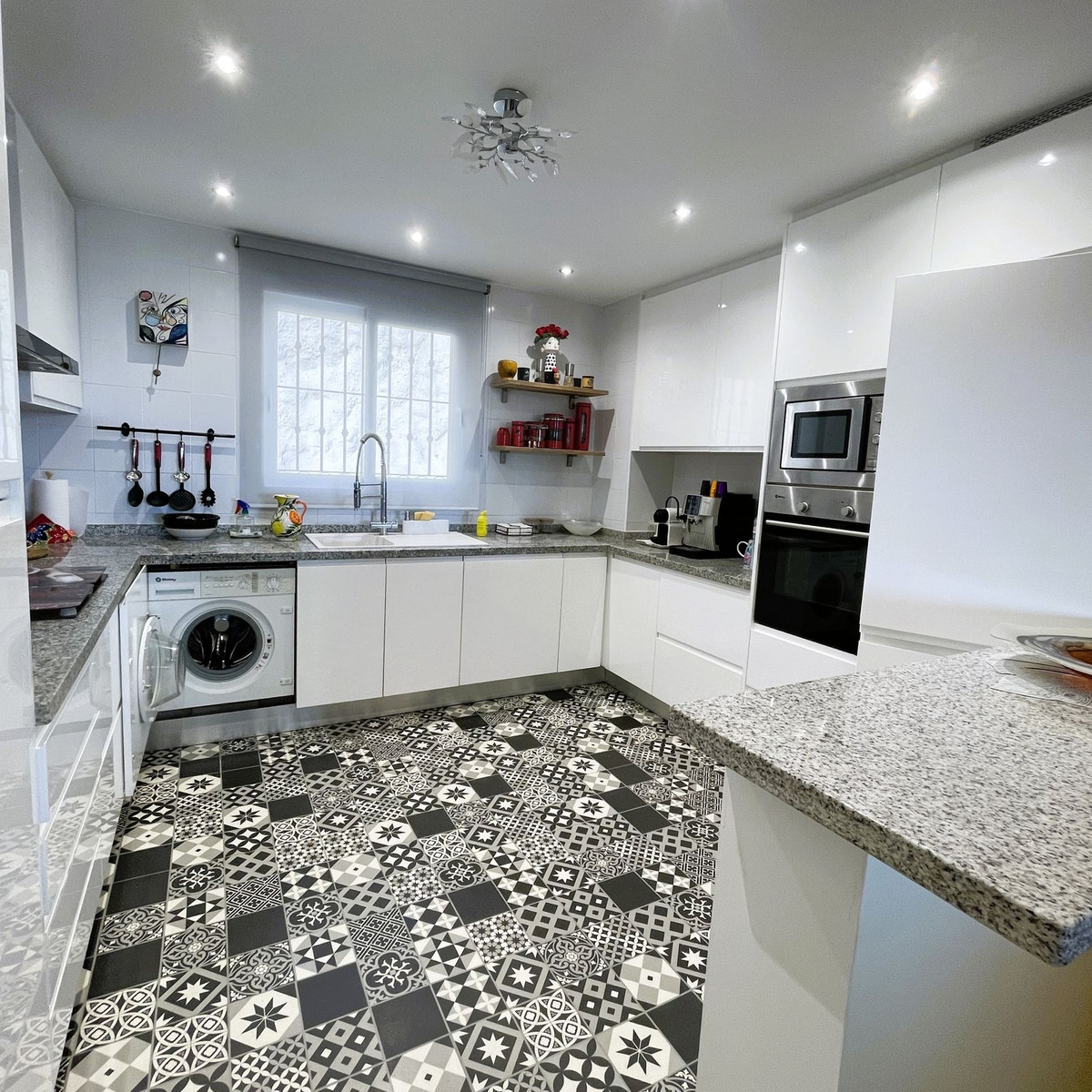 Se vende Apartamento Planta Media de 2 dormitorios en Costa Del Sol, Málaga, España