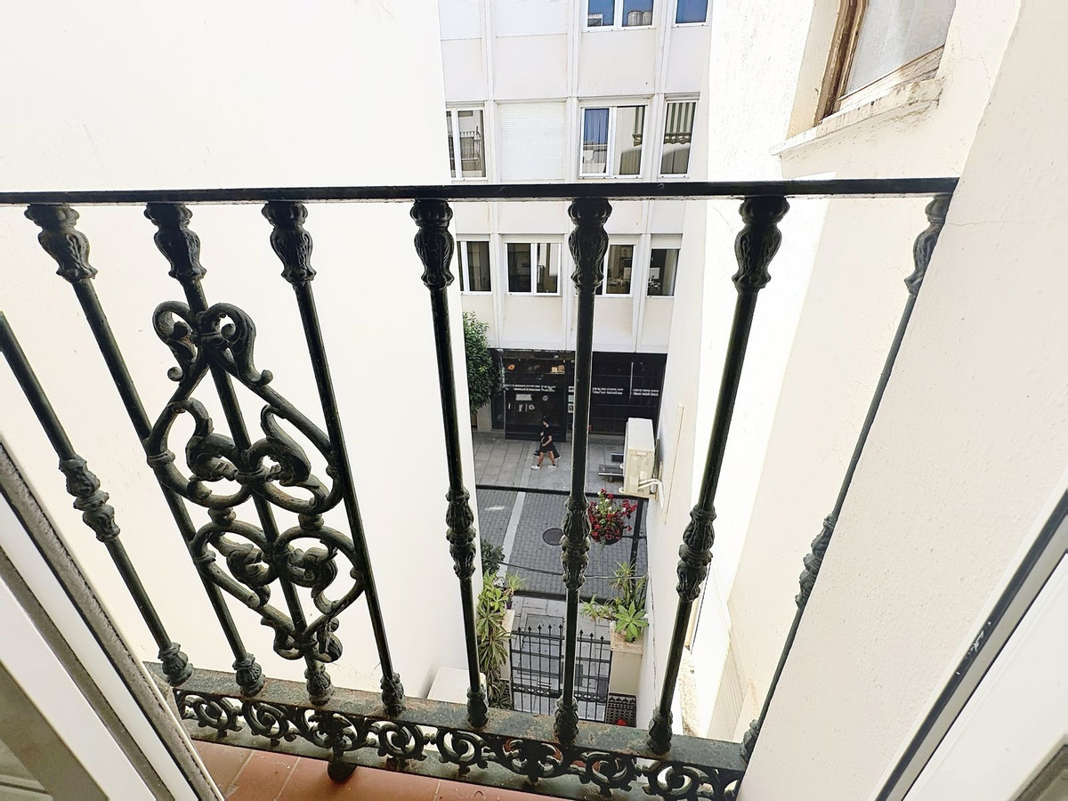3 Bed Apartment for sale in Estepona Costa Del Sol, Málaga, Spain