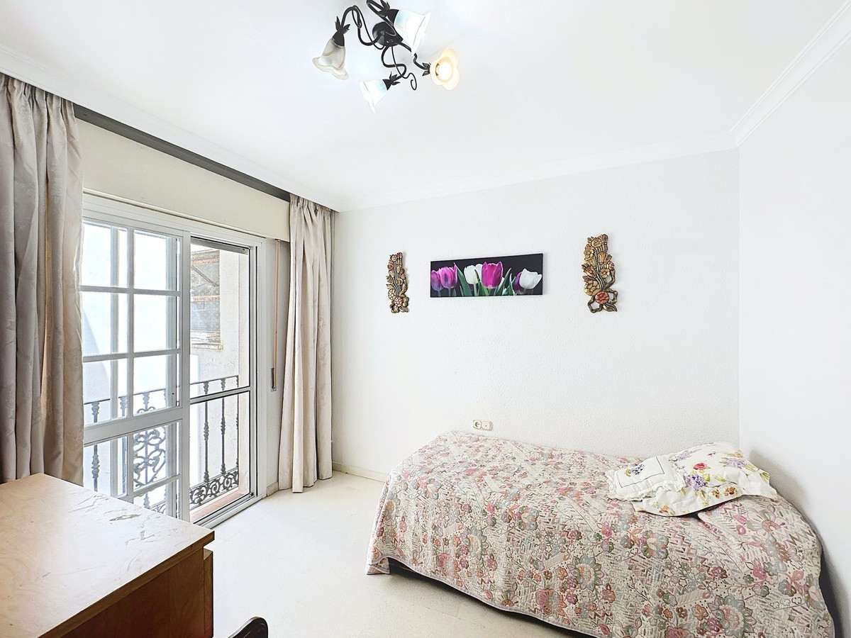 3 Bed Apartment for sale in Estepona Costa Del Sol, Málaga, Spain