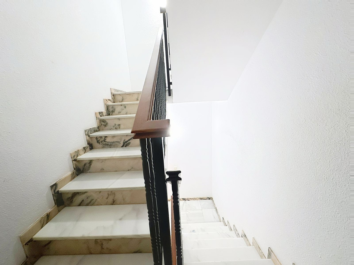 3 Bed Apartment for sale in Estepona Costa Del Sol, Málaga, Spain