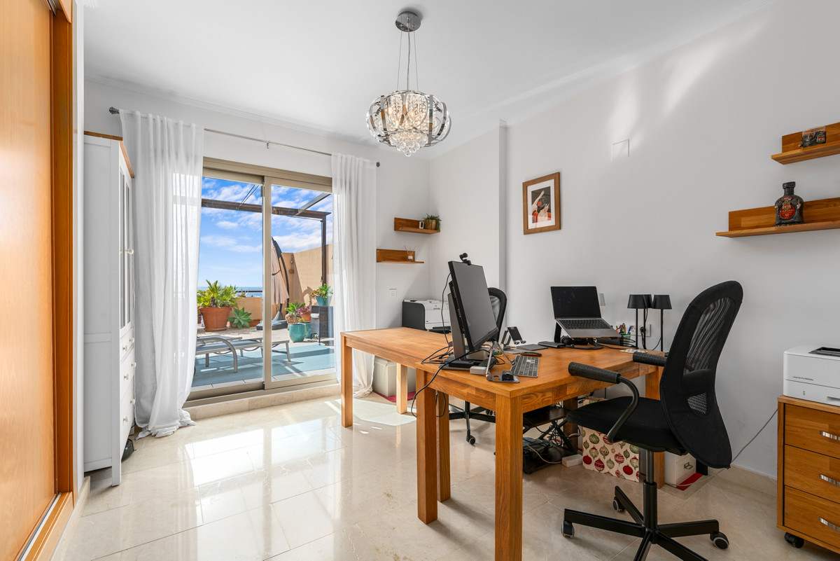 3 Bed Apartment for sale in Benahavís Costa Del Sol, Málaga, Spain