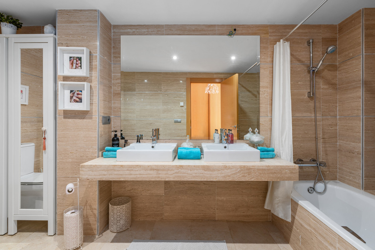 3 Bed Apartment for sale in Benahavís Costa Del Sol, Málaga, Spain