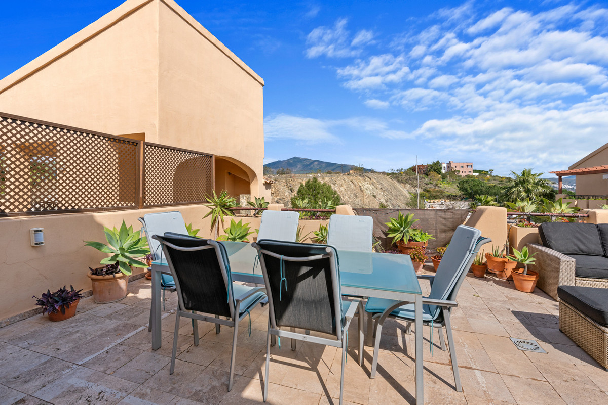 3 Bed Apartment for sale in Benahavís Costa Del Sol, Málaga, Spain