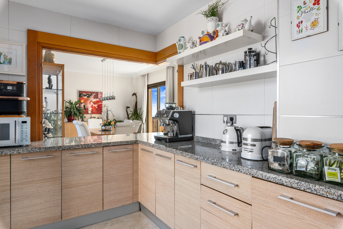 3 Bed Apartment for sale in Benahavís Costa Del Sol, Málaga, Spain