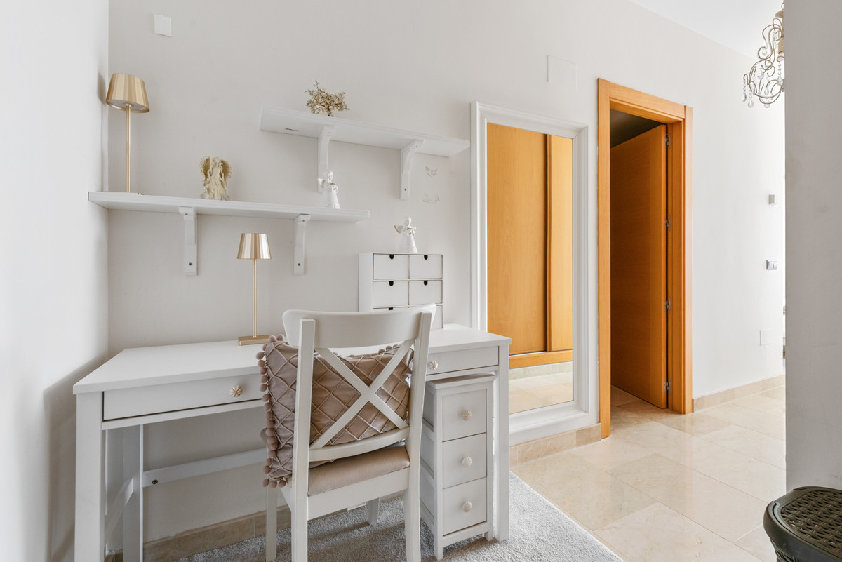 3 Bed Apartment for sale in Benahavís Costa Del Sol, Málaga, Spain