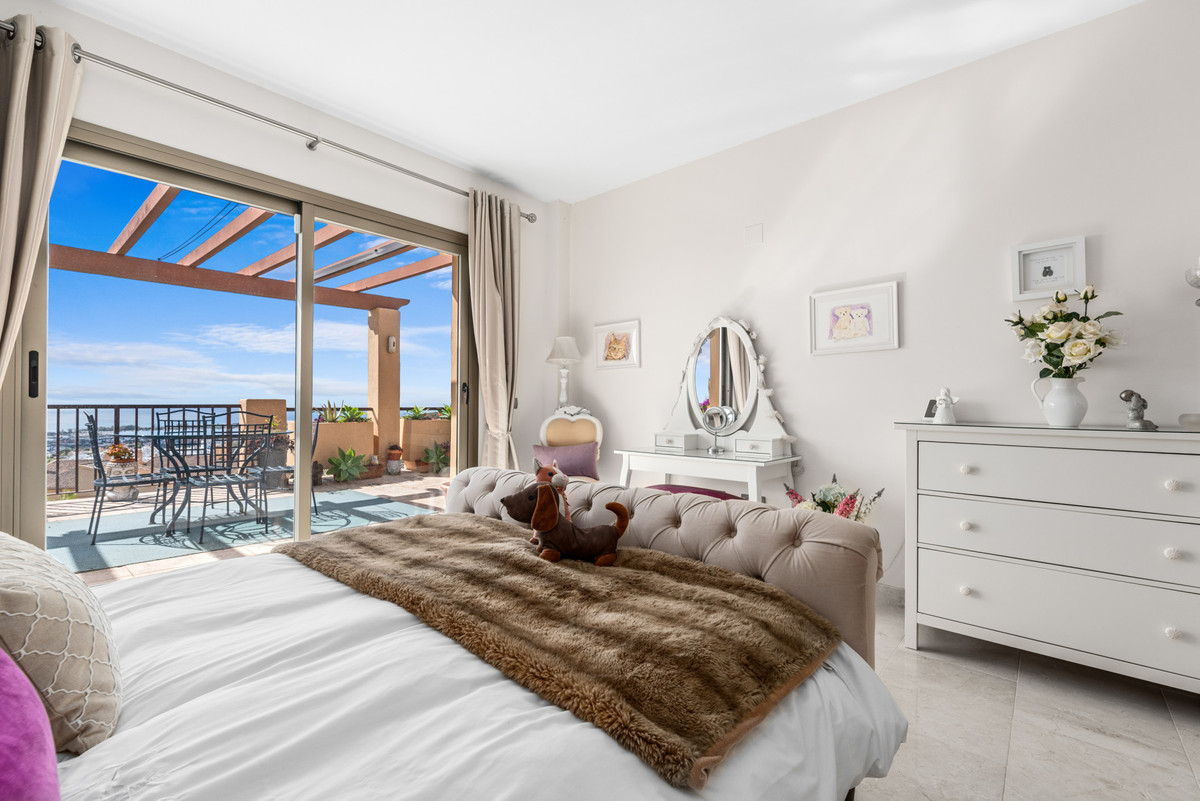 3 Bed Apartment for sale in Benahavís Costa Del Sol, Málaga, Spain