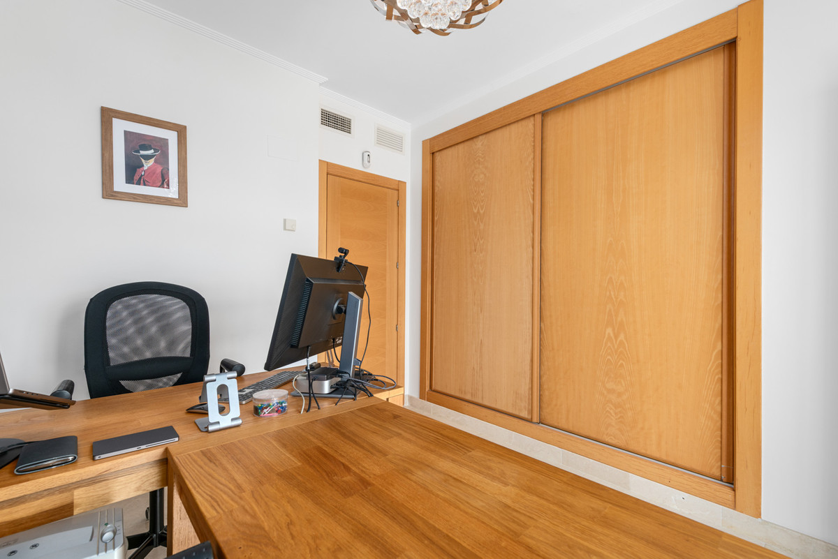 3 Bed Apartment for sale in Benahavís Costa Del Sol, Málaga, Spain