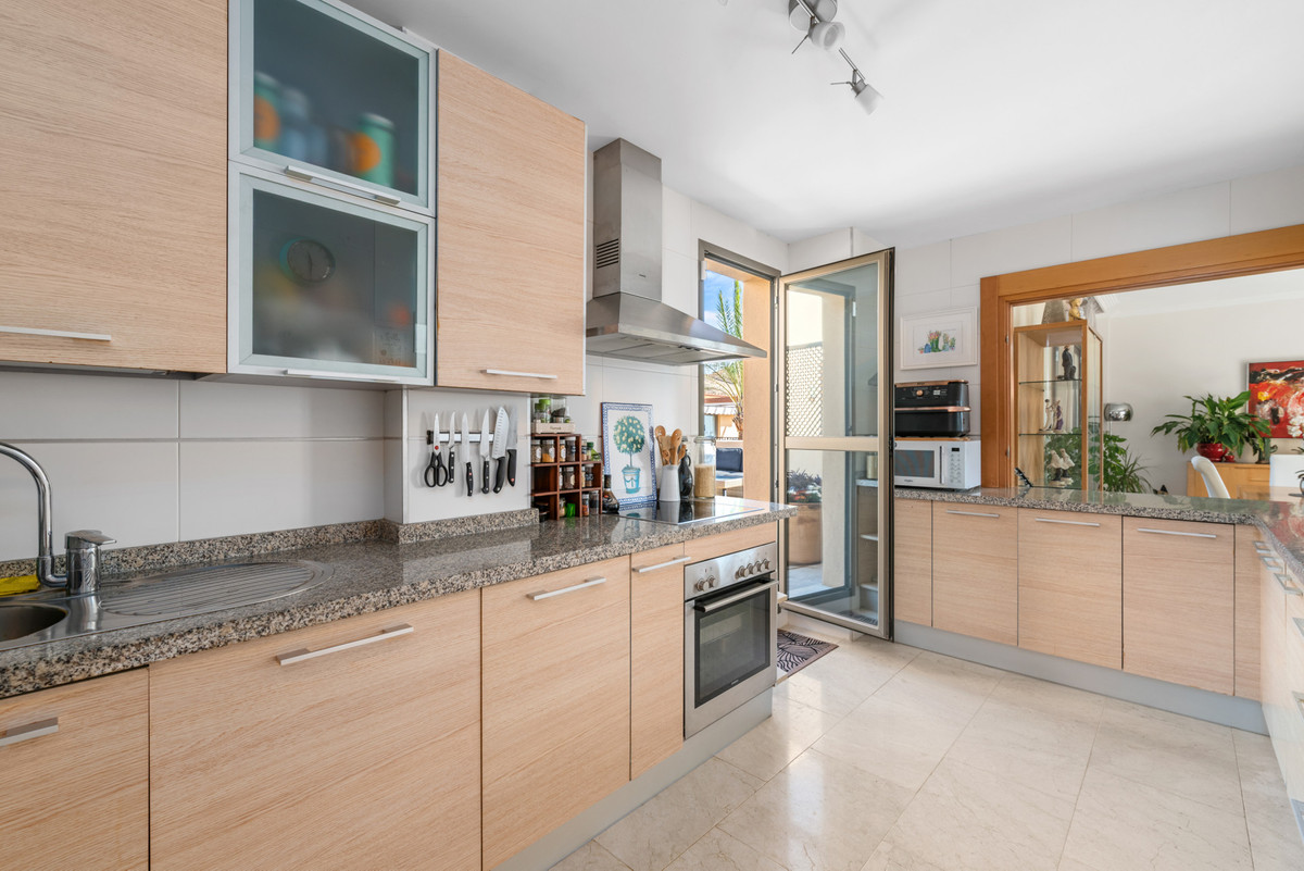 3 Bed Apartment for sale in Benahavís Costa Del Sol, Málaga, Spain