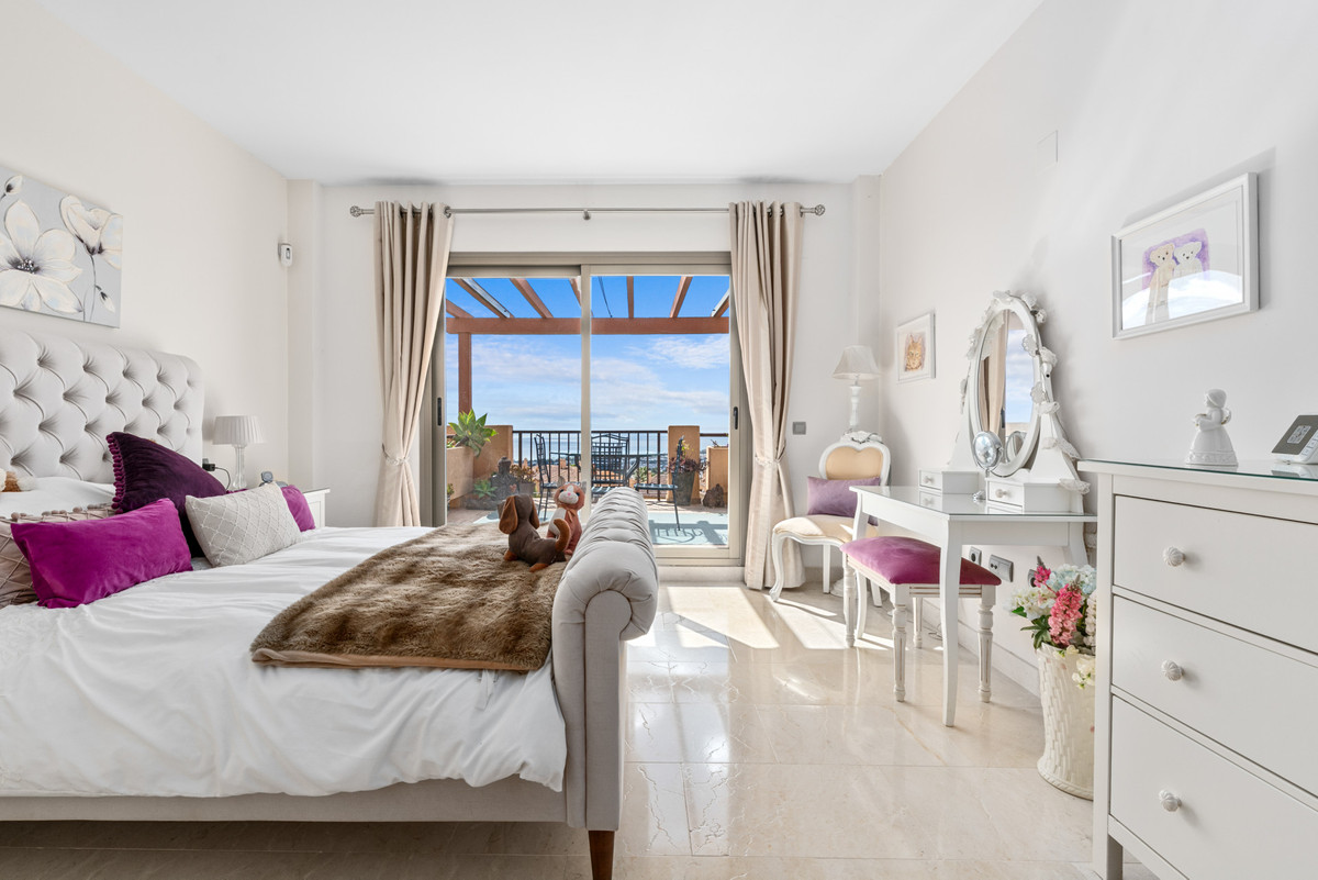 3 Bed Apartment for sale in Benahavís Costa Del Sol, Málaga, Spain