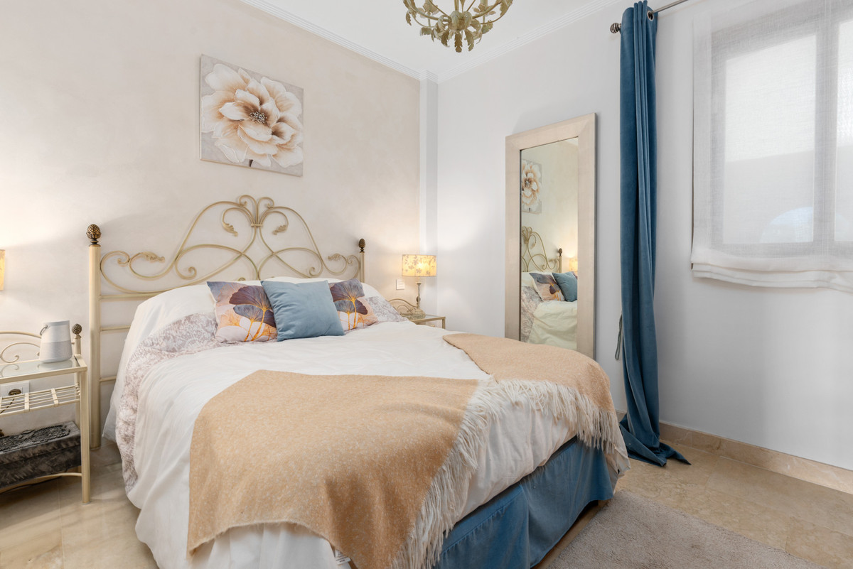 3 Bed Apartment for sale in Benahavís Costa Del Sol, Málaga, Spain