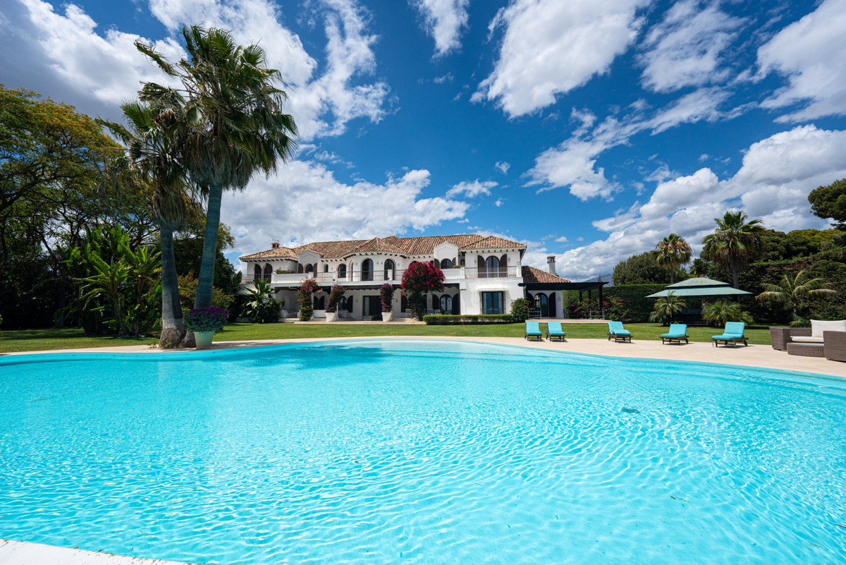 Se vende Villa - Chalet de 9 dormitorios en Costa Del Sol, Málaga, España