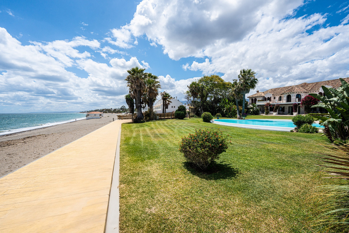 Se vende Villa - Chalet de 9 dormitorios en Costa Del Sol, Málaga, España