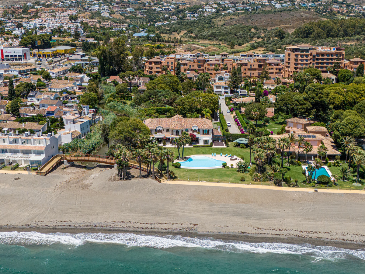 Se vende Villa - Chalet de 9 dormitorios en Costa Del Sol, Málaga, España