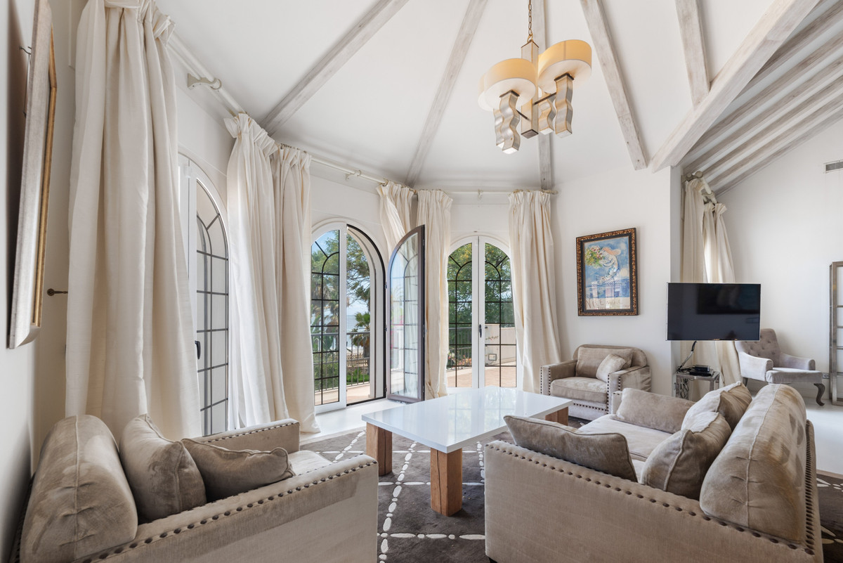 Se vende Villa - Chalet de 9 dormitorios en Costa Del Sol, Málaga, España