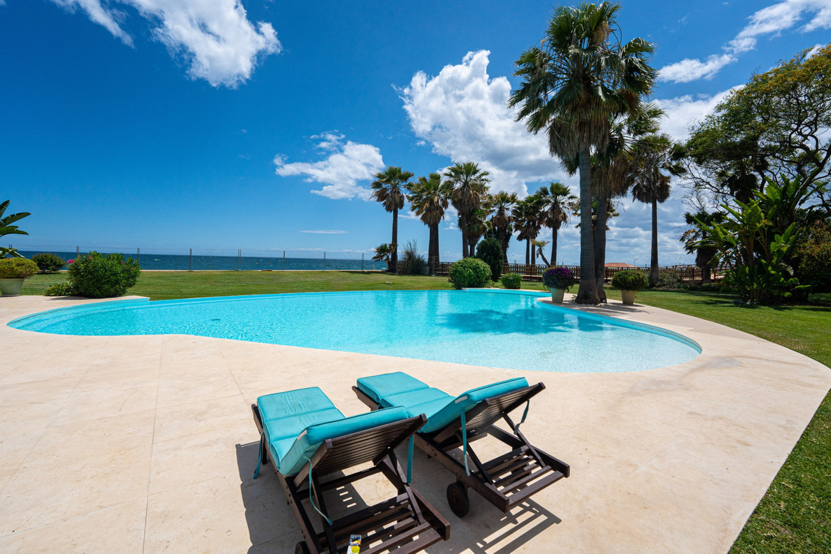 Se vende Villa - Chalet de 9 dormitorios en Costa Del Sol, Málaga, España