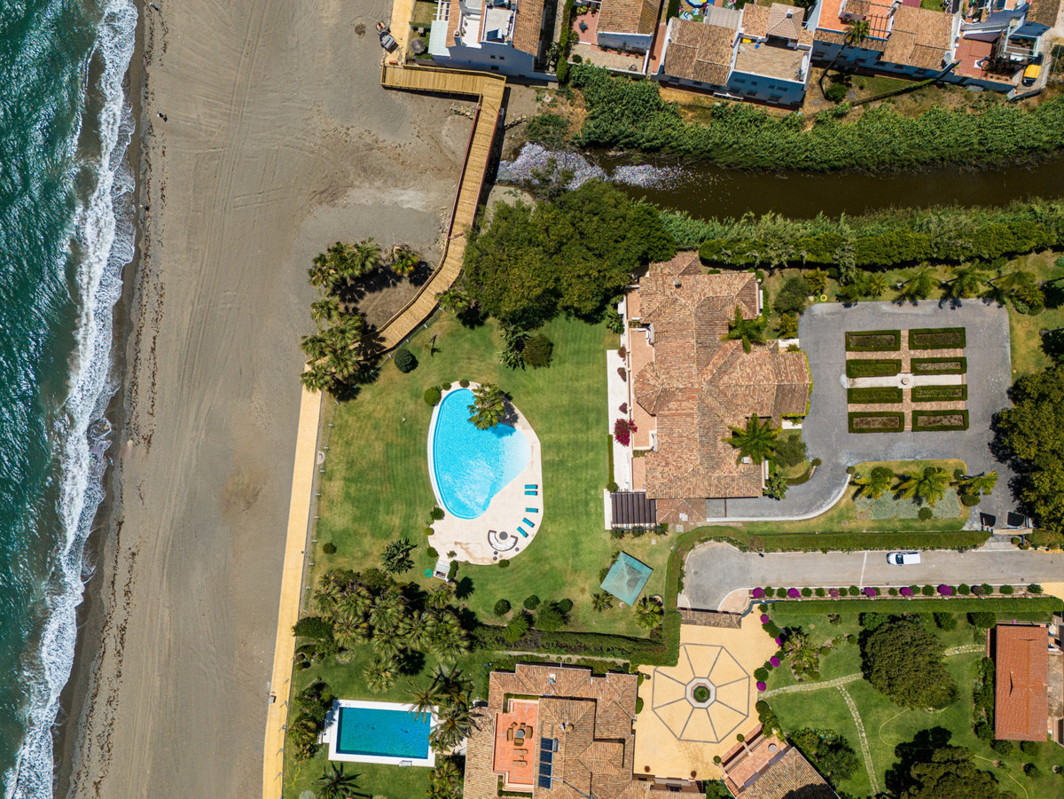 Se vende Villa - Chalet de 9 dormitorios en Costa Del Sol, Málaga, España