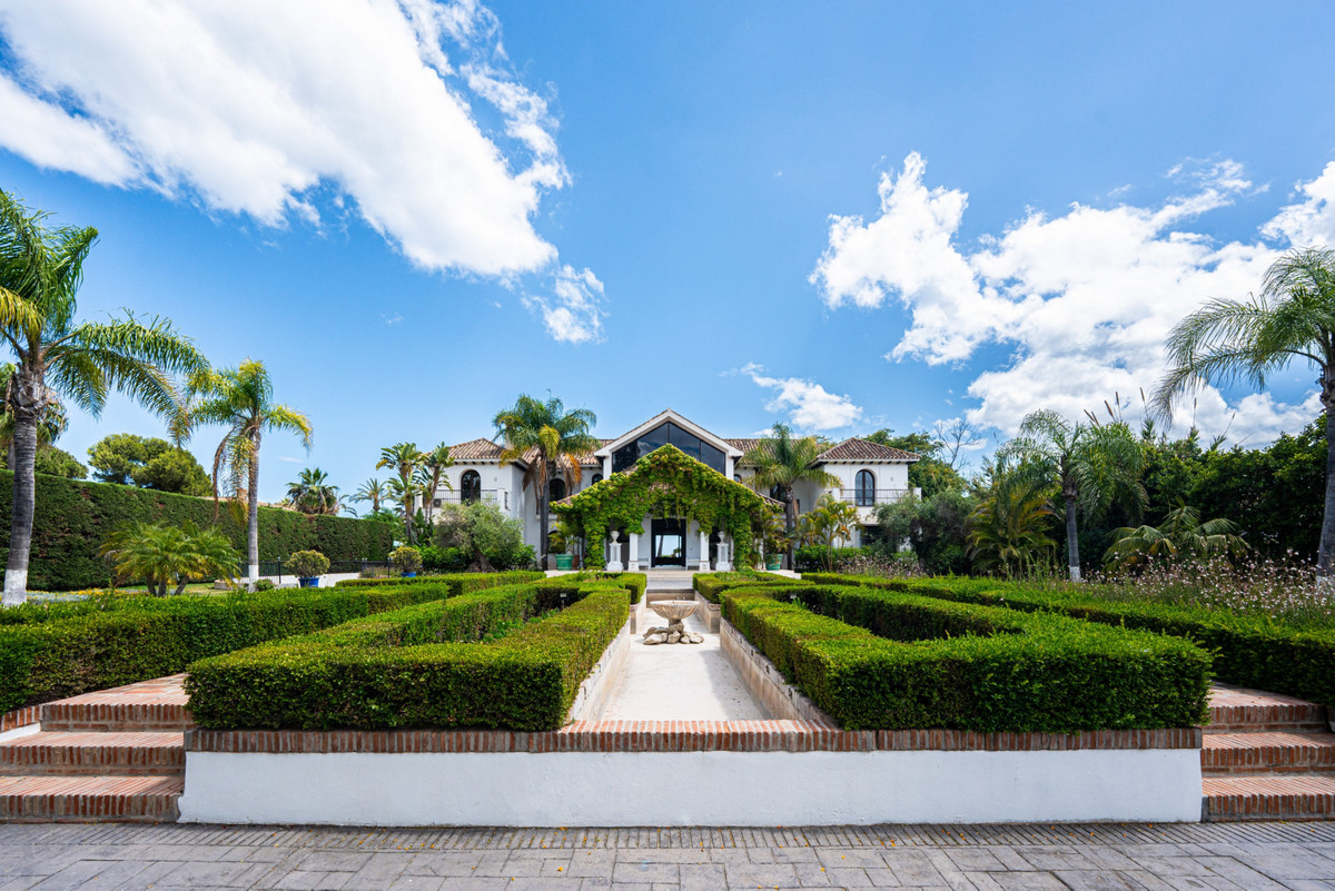 Se vende Villa - Chalet de 9 dormitorios en Costa Del Sol, Málaga, España