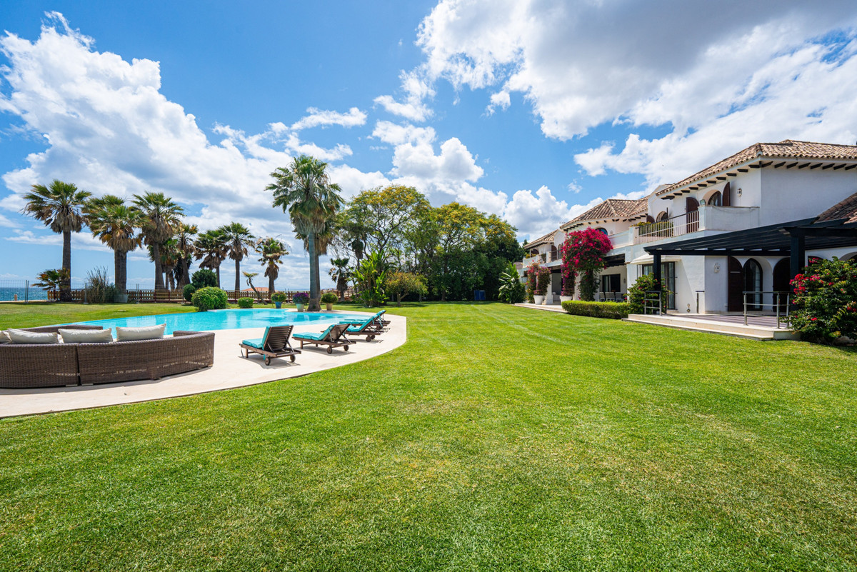 Se vende Villa - Chalet de 9 dormitorios en Costa Del Sol, Málaga, España