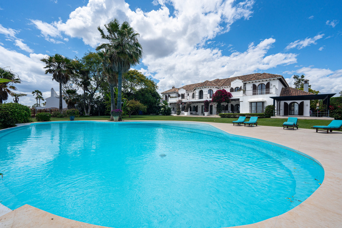 Se vende Villa - Chalet de 9 dormitorios en Costa Del Sol, Málaga, España