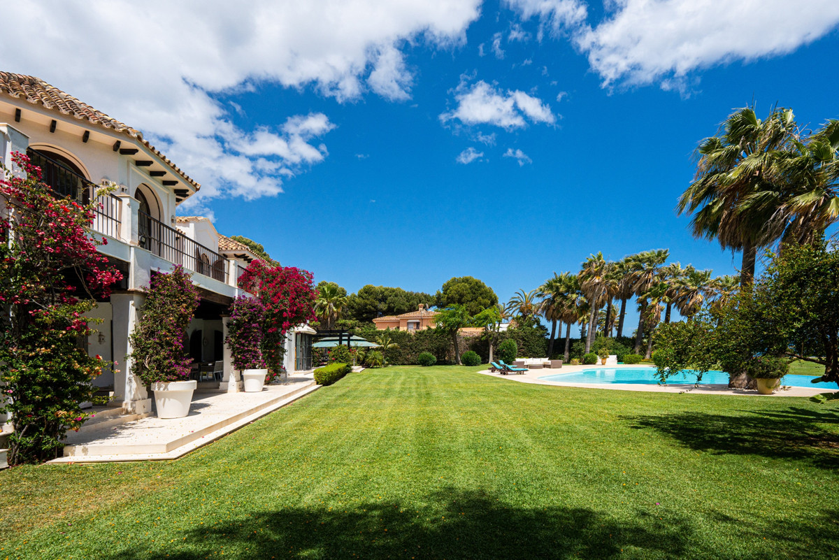 Se vende Villa - Chalet de 9 dormitorios en Costa Del Sol, Málaga, España