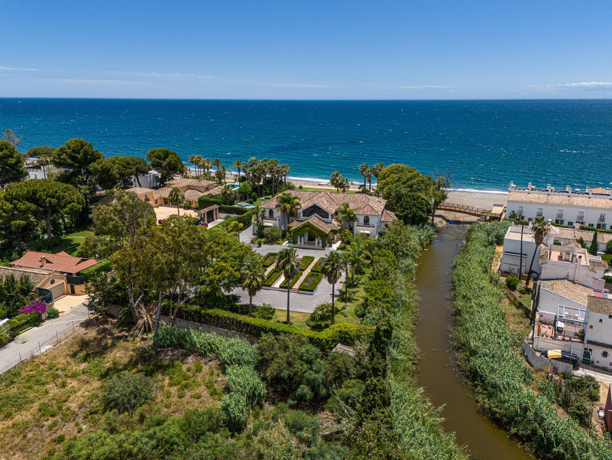 Se vende Villa - Chalet de 9 dormitorios en Costa Del Sol, Málaga, España