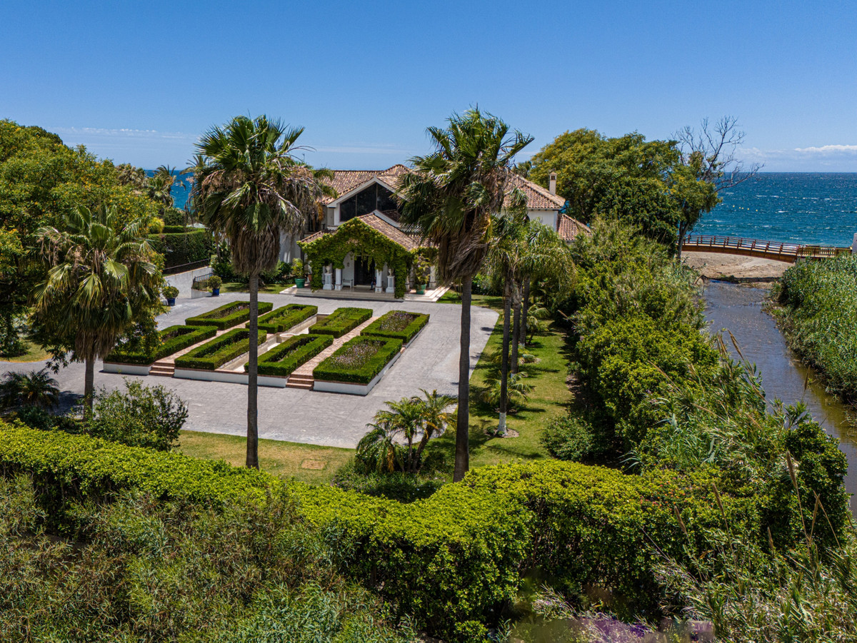 Se vende Villa - Chalet de 9 dormitorios en Costa Del Sol, Málaga, España