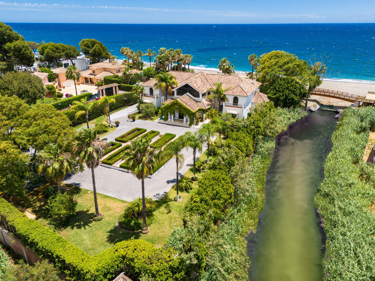 Se vende Villa - Chalet de 9 dormitorios en Costa Del Sol, Málaga, España